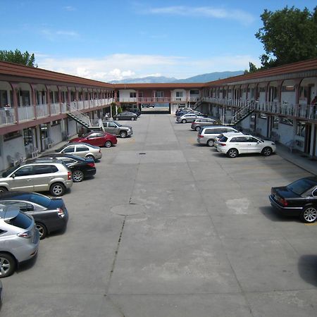 Spanish Villa Resort Пентиктон Экстерьер фото