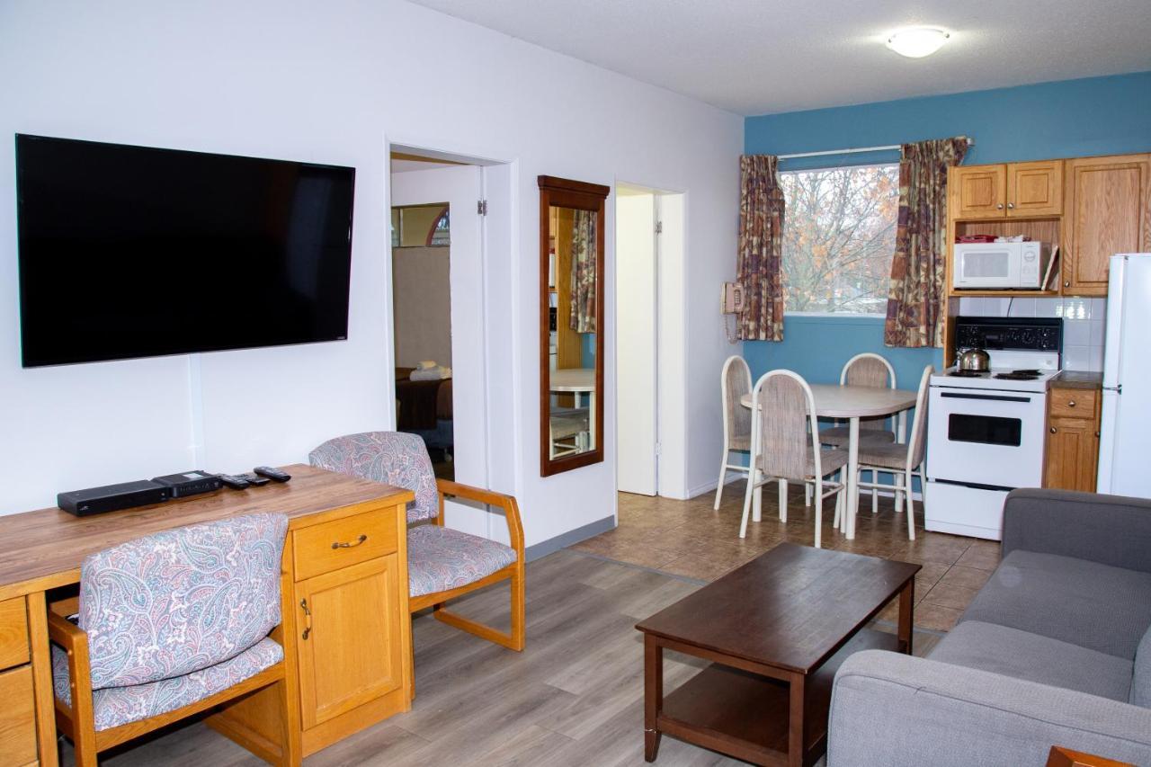 Spanish Villa Resort Пентиктон Экстерьер фото