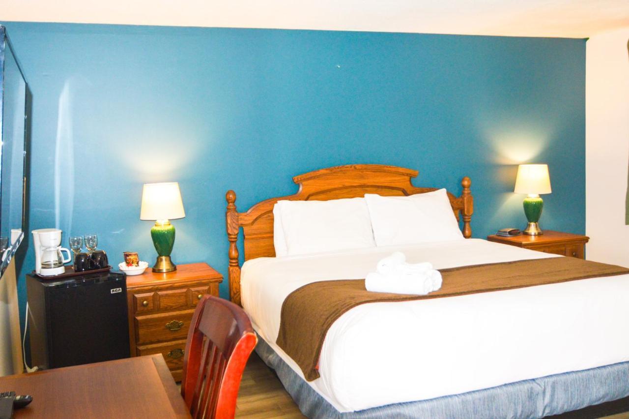Spanish Villa Resort Пентиктон Экстерьер фото