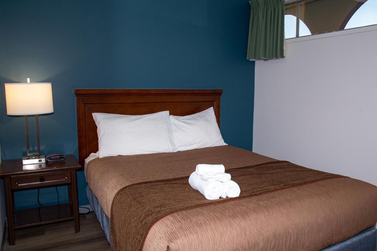 Spanish Villa Resort Пентиктон Экстерьер фото