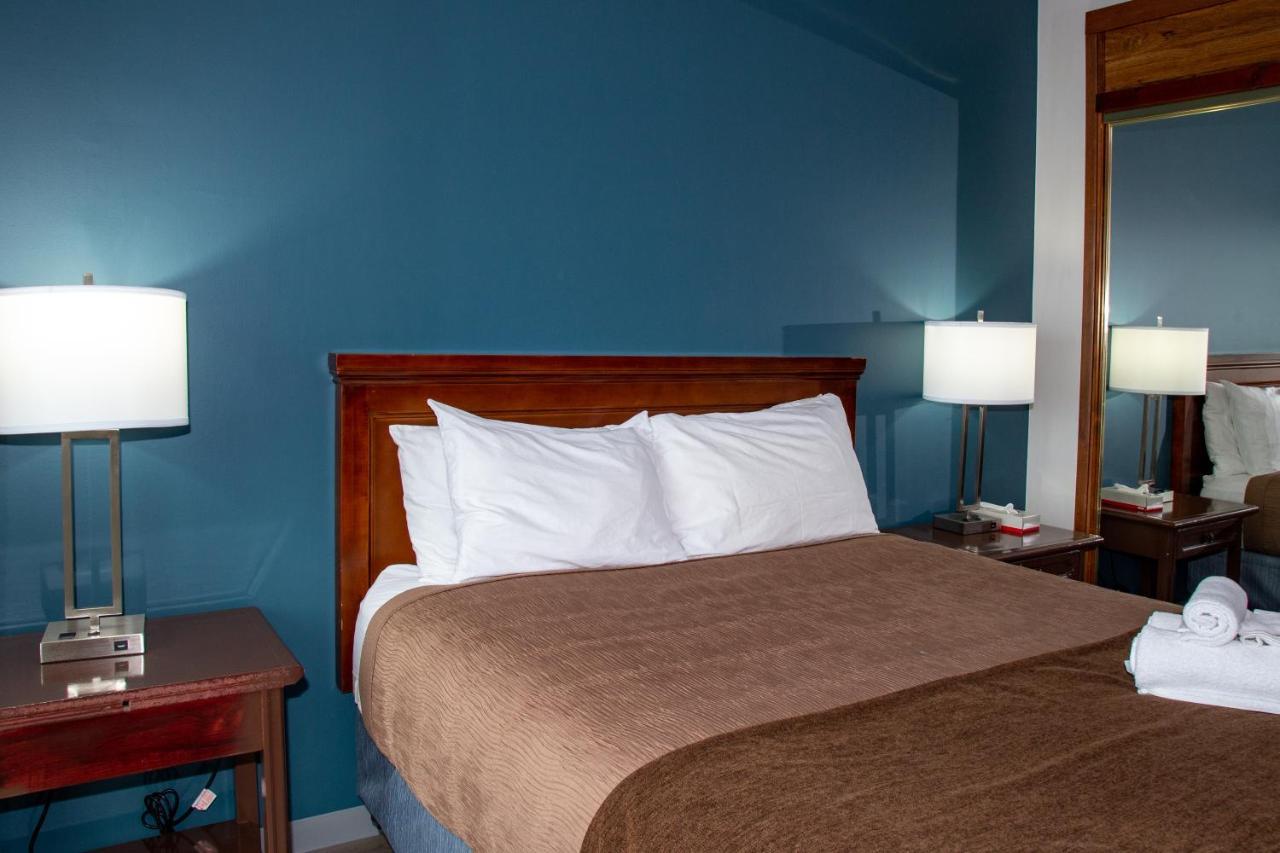 Spanish Villa Resort Пентиктон Экстерьер фото
