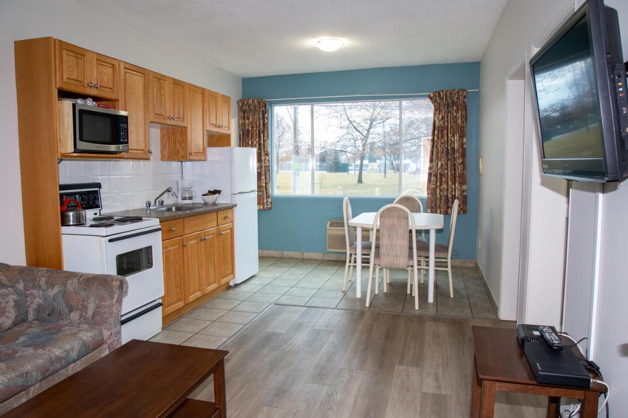 Spanish Villa Resort Пентиктон Экстерьер фото