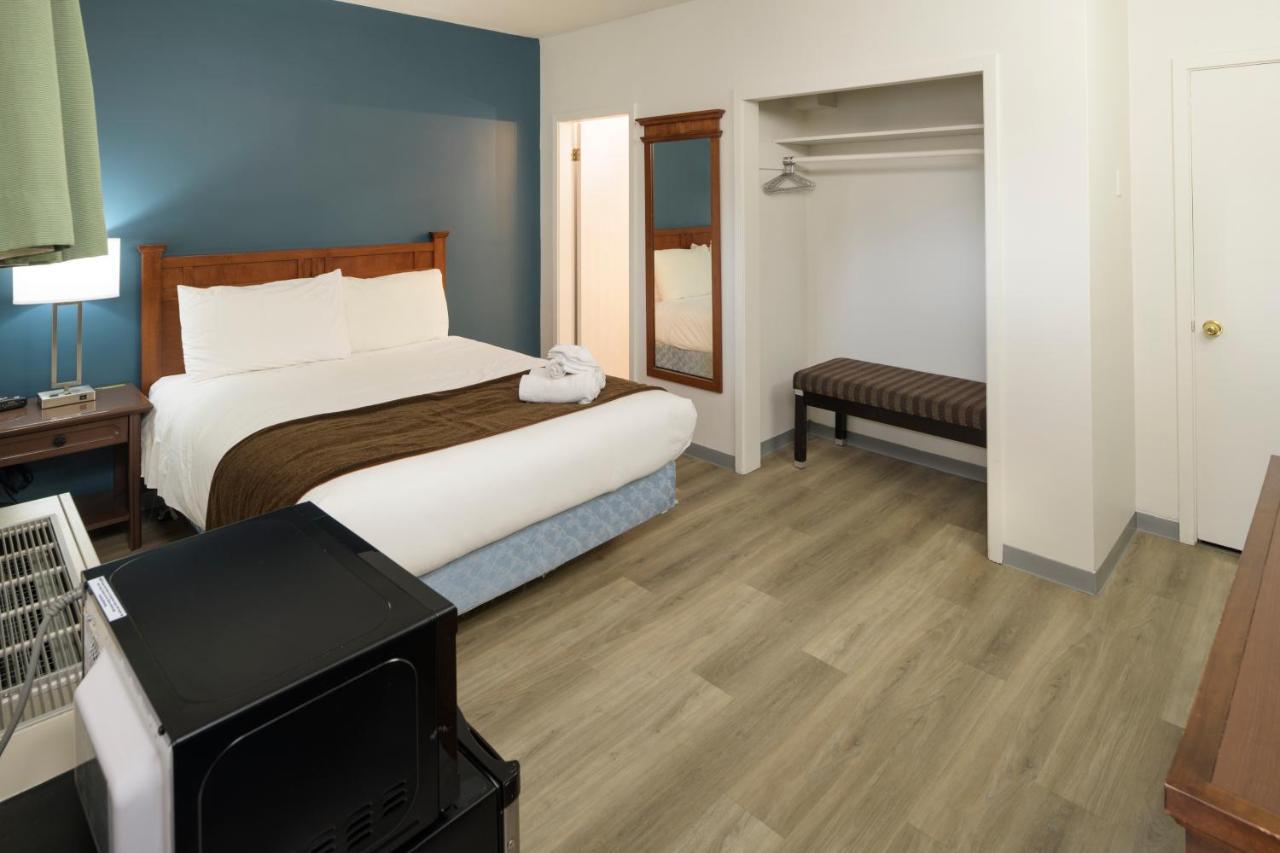 Spanish Villa Resort Пентиктон Экстерьер фото