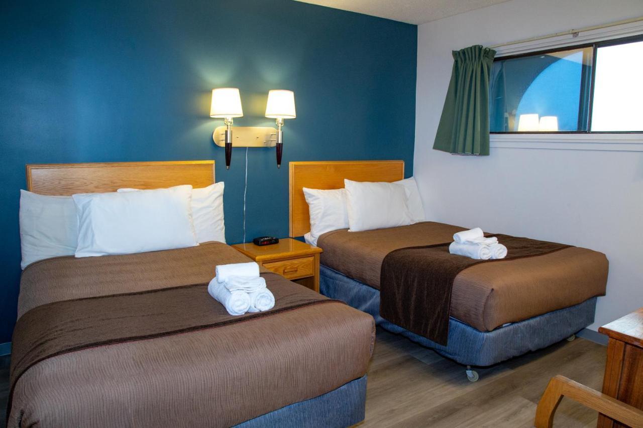 Spanish Villa Resort Пентиктон Экстерьер фото