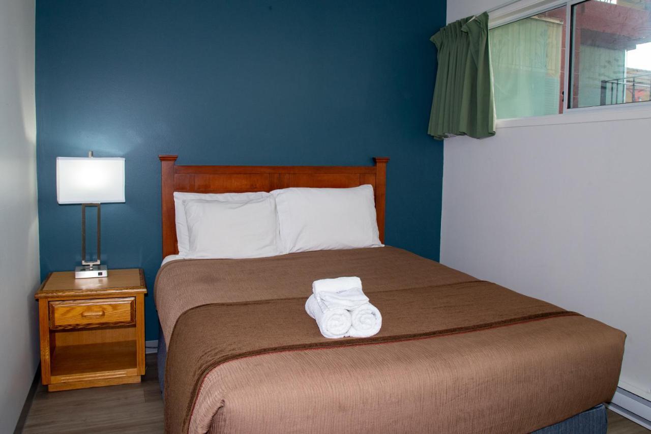 Spanish Villa Resort Пентиктон Экстерьер фото
