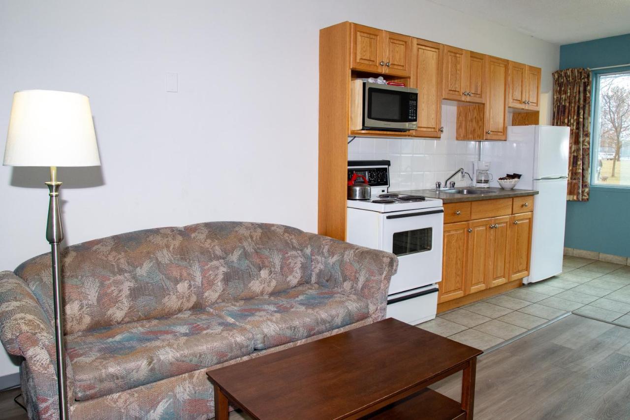 Spanish Villa Resort Пентиктон Экстерьер фото