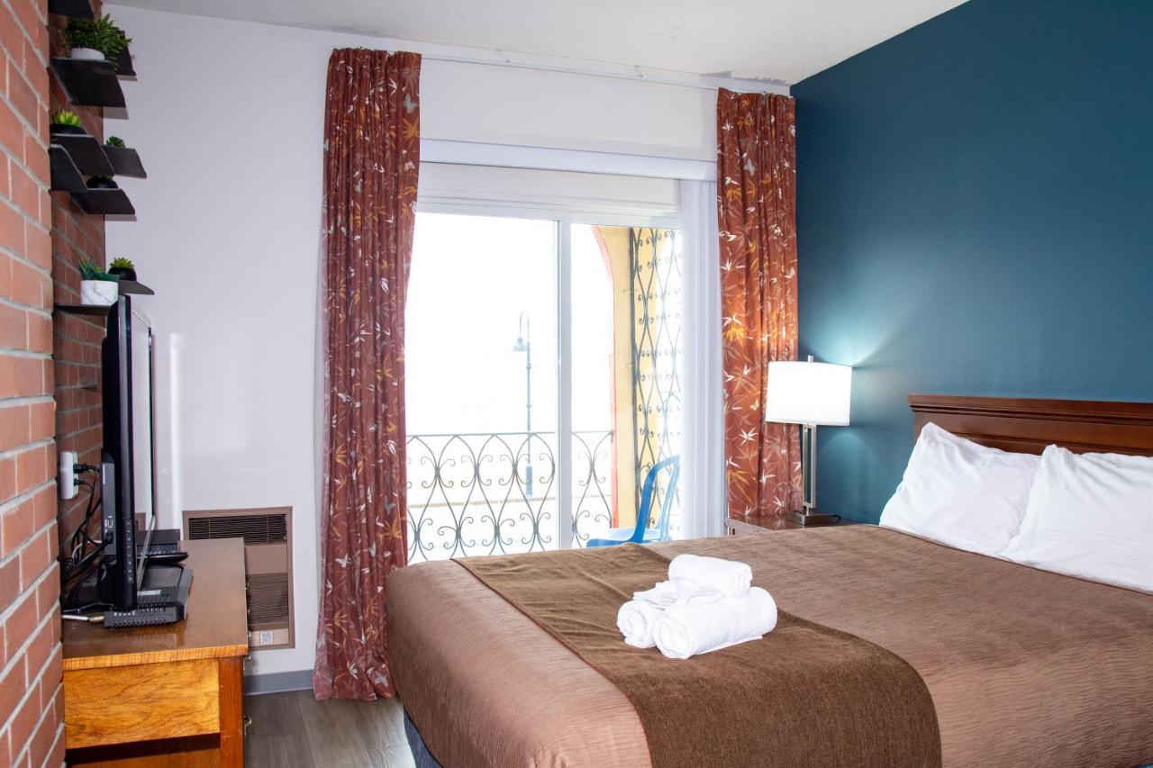 Spanish Villa Resort Пентиктон Экстерьер фото