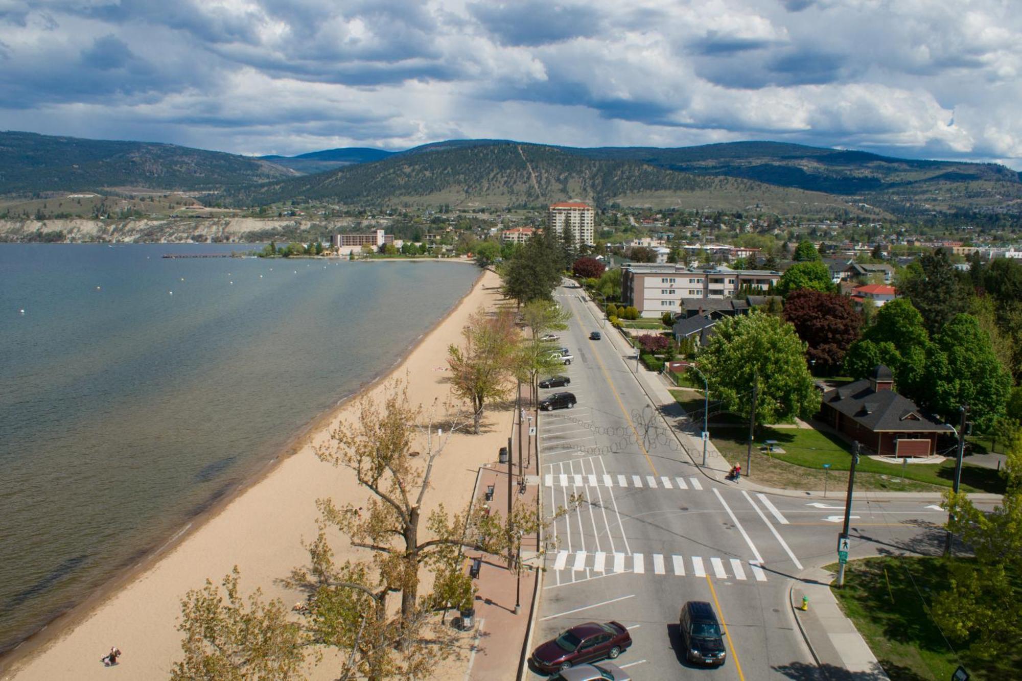Spanish Villa Resort Пентиктон Экстерьер фото