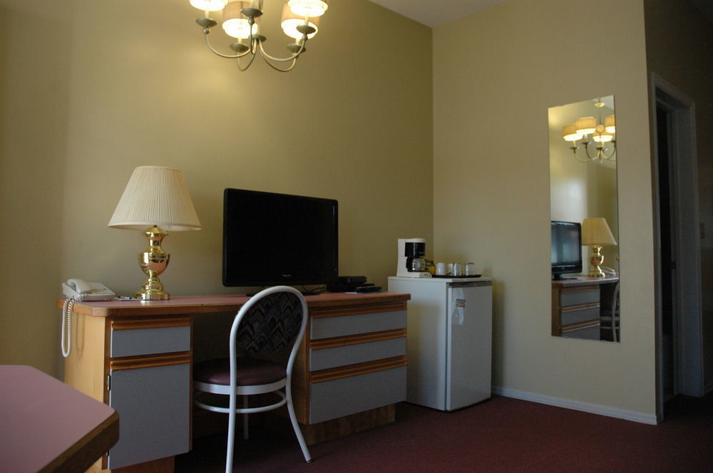 Spanish Villa Resort Пентиктон Экстерьер фото
