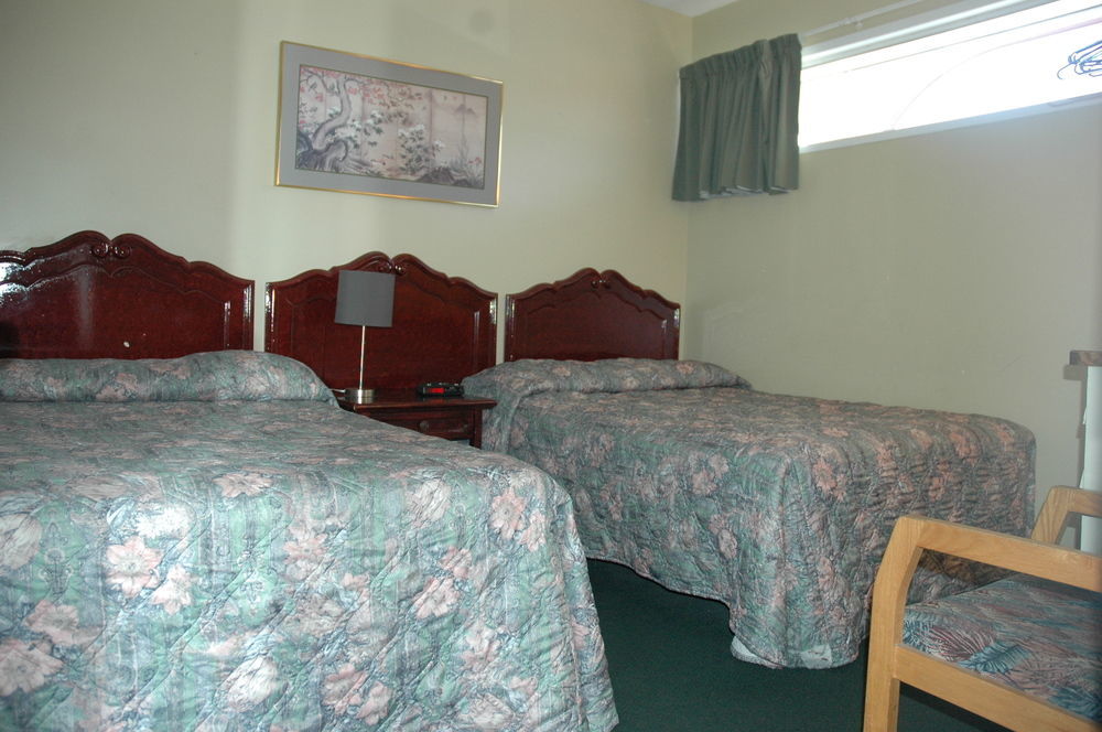 Spanish Villa Resort Пентиктон Экстерьер фото